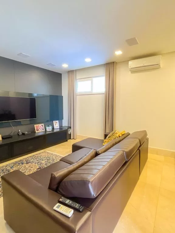 Mansão à Venda com 4 suítes, piscina, home theater e home-office, 748m² em Votorantim/SP no Condomínio Alphaville Nova Esplanada