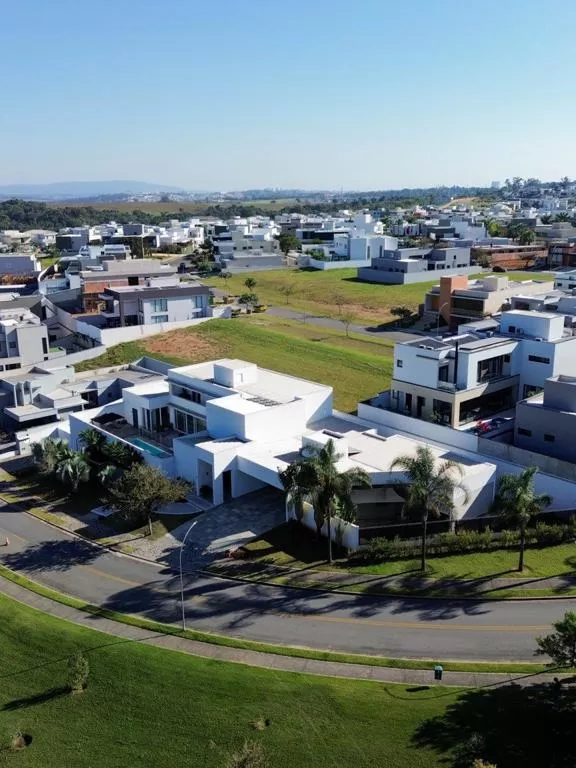 Mansão à Venda com 4 suítes, piscina, home theater e home-office, 748m² em Votorantim/SP no Condomínio Alphaville Nova Esplanada