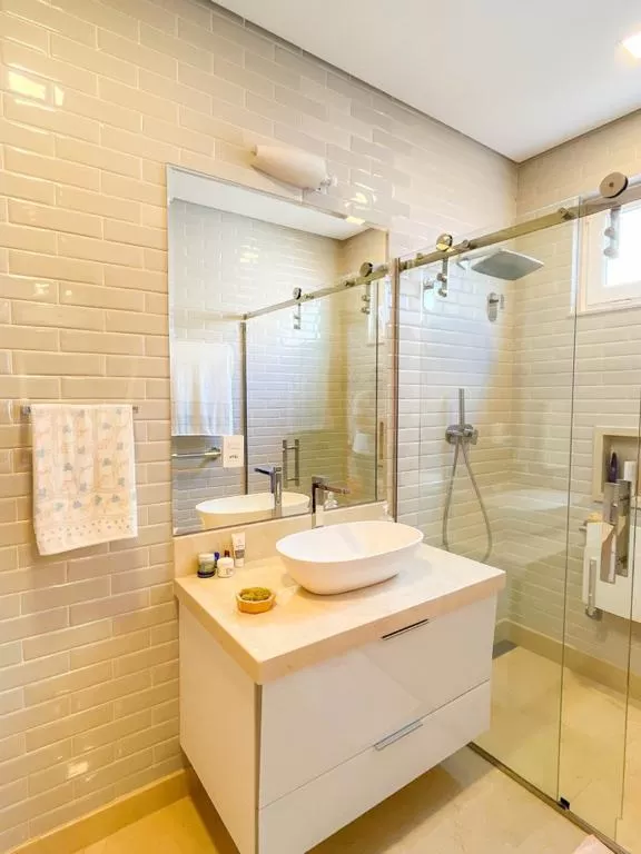 Mansão à Venda com 4 suítes, piscina, home theater e home-office, 748m² em Votorantim/SP no Condomínio Alphaville Nova Esplanada