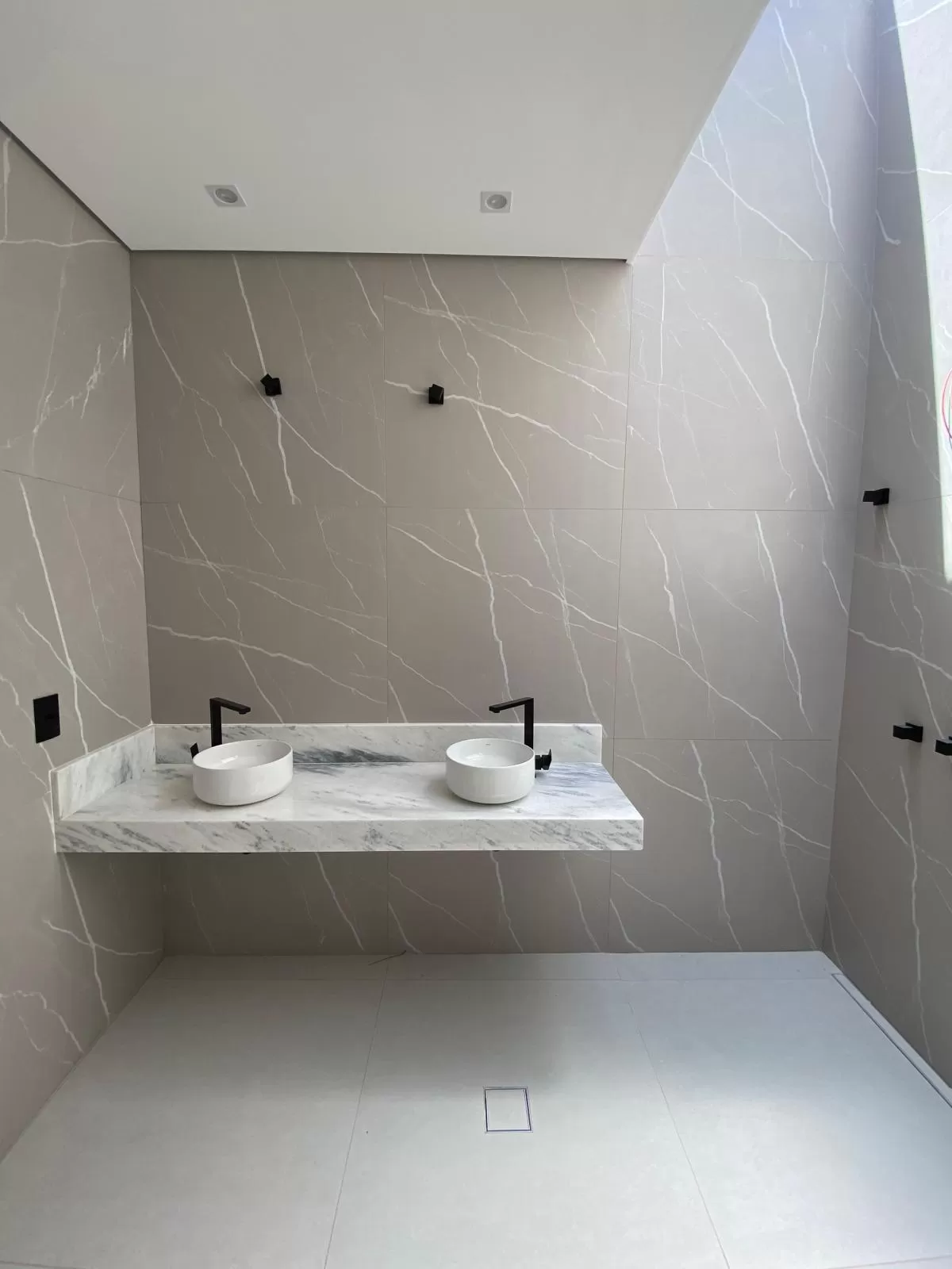Casa Térrea à Venda com 3 suítes, escritório e piscina em Sorocaba/SP no Condomínio Le France