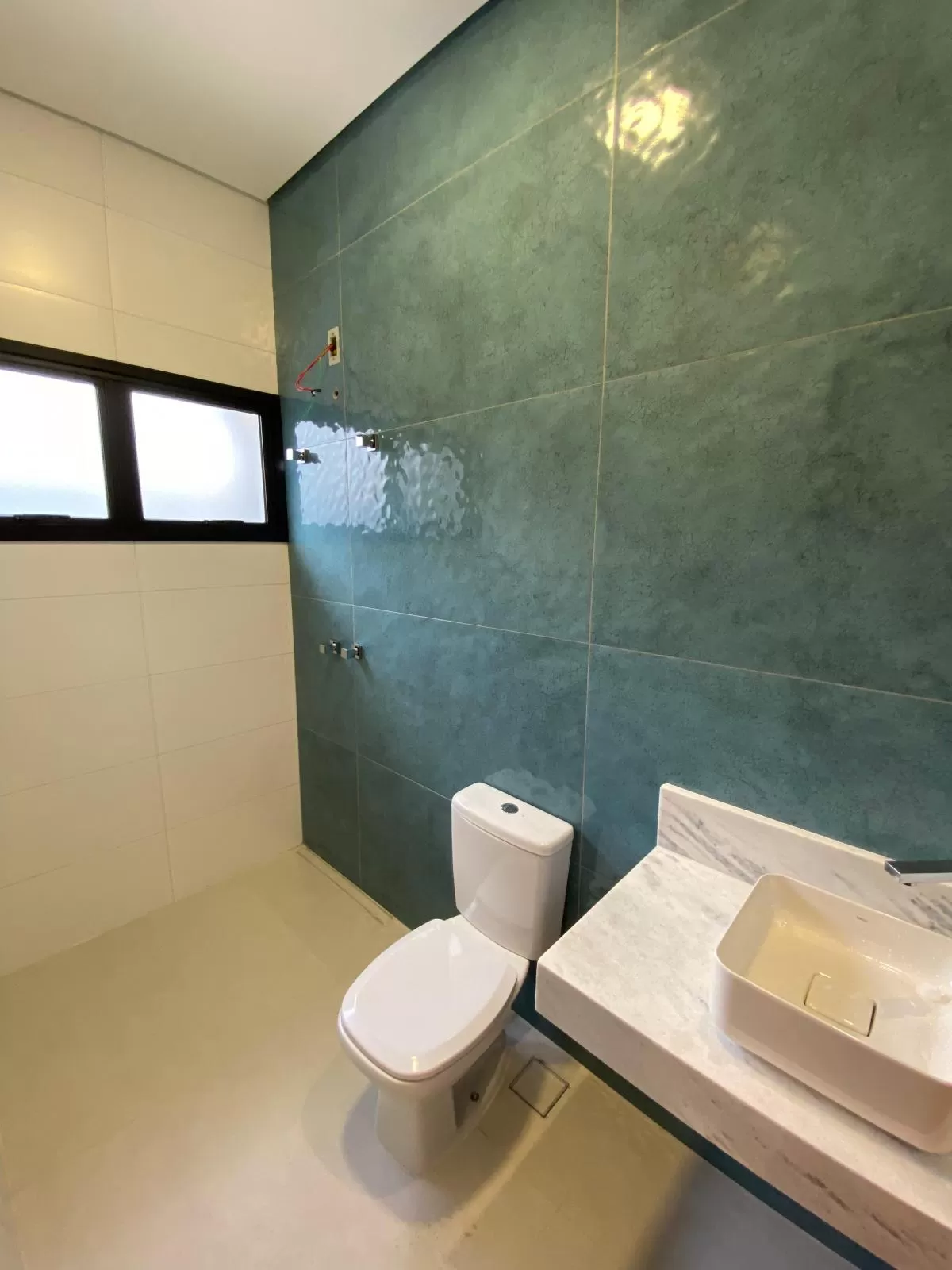 Casa Térrea à Venda com 3 suítes, escritório e piscina em Sorocaba/SP no Condomínio Le France