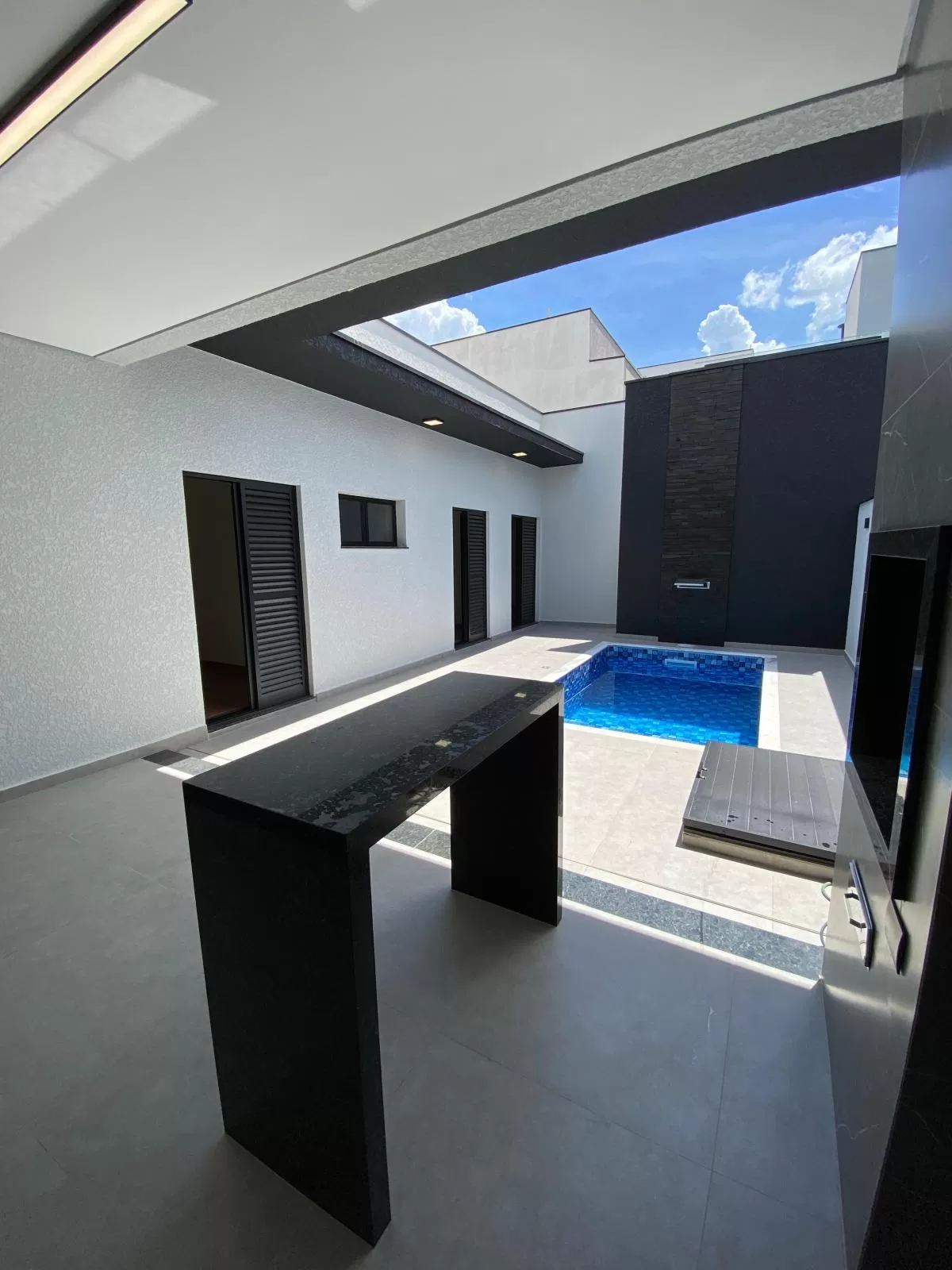 Casa Térrea à Venda com 3 suítes, escritório e piscina em Sorocaba/SP no Condomínio Le France