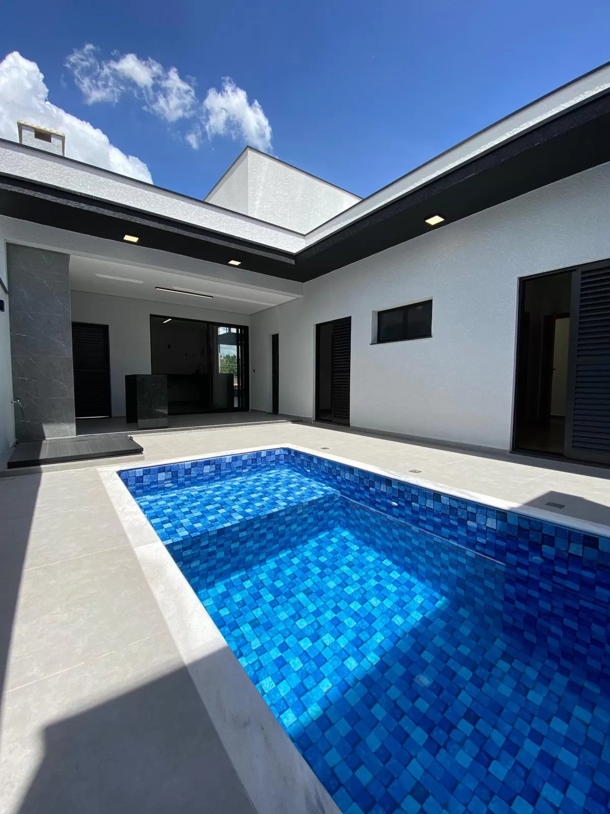 Casa Térrea à Venda com 3 suítes, escritório e piscina em Sorocaba/SP no Condomínio Le France