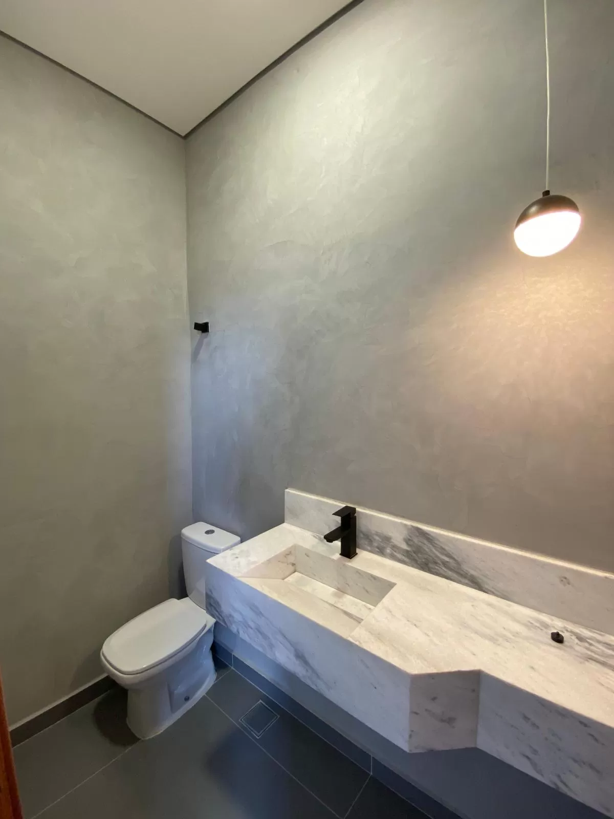 Casa Térrea à Venda com 3 suítes, escritório e piscina em Sorocaba/SP no Condomínio Le France