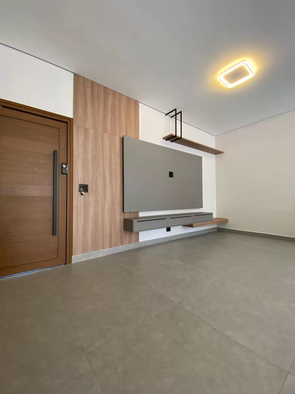Sobrado de Esquina com Vista para Mata à Venda com 3 suítes, escritório e piscina, 225m² em Sorocaba/SP no Condomínio Sunlake