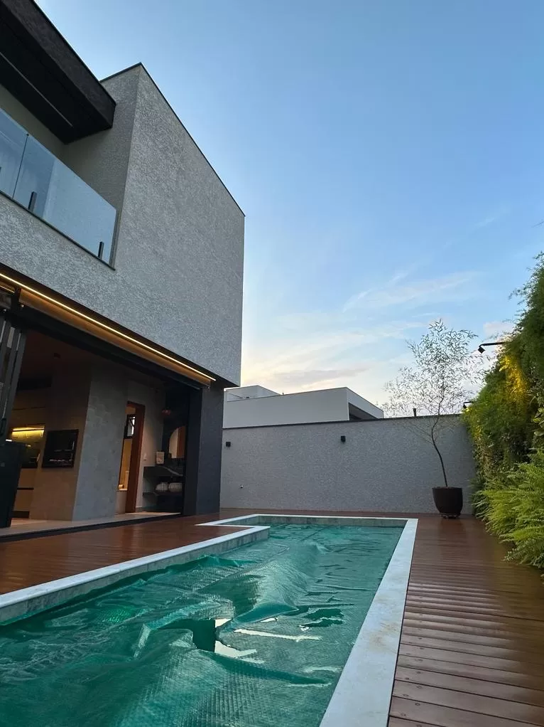 Sobrado à Venda na Modalidade de Porteira Fechada com 3 suítes e piscina, 425m² em Votorantim/SP no Condomínio Alphaville Nova Esplanada
