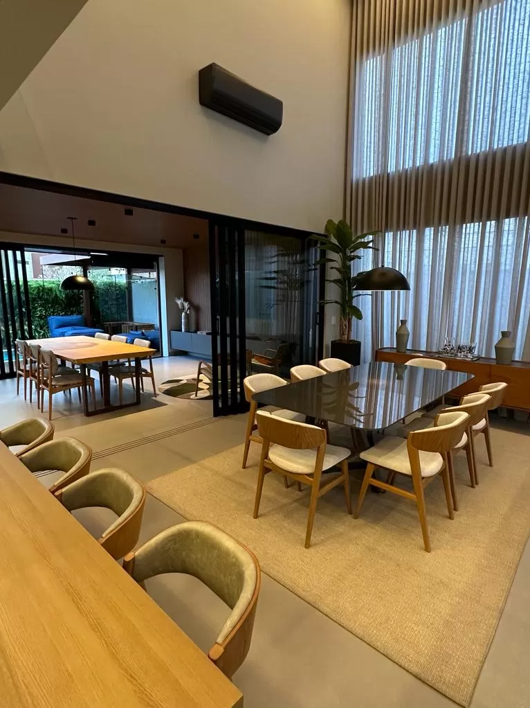 Sobrado à Venda na Modalidade de Porteira Fechada com 3 suítes e piscina, 425m² em Votorantim/SP no Condomínio Alphaville Nova Esplanada