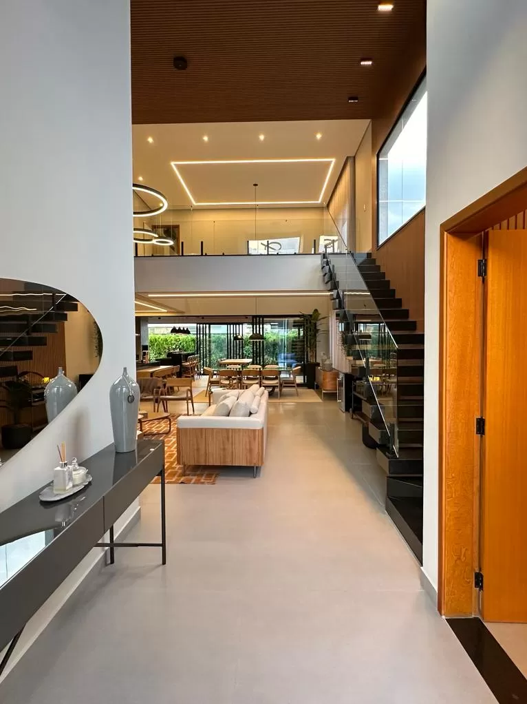 Sobrado à Venda na Modalidade de Porteira Fechada com 3 suítes e piscina, 425m² em Votorantim/SP no Condomínio Alphaville Nova Esplanada
