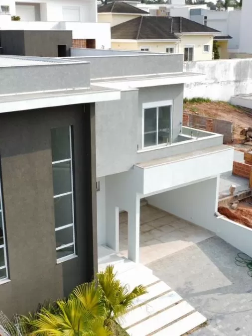 Sobrado à Venda com 3 suítes sendo 2 com closet e piscina, 226m² em Votorantim/SP no Condomínio Belvedere
