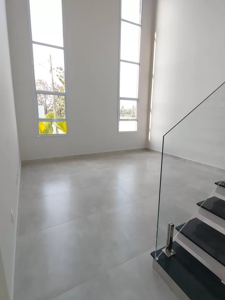 Sobrado à Venda com 3 suítes sendo 2 com closet e piscina, 226m² em Votorantim/SP no Condomínio Belvedere