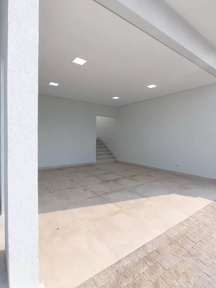 Sobrado à Venda com 3 suítes sendo 2 com closet e piscina, 226m² em Votorantim/SP no Condomínio Belvedere
