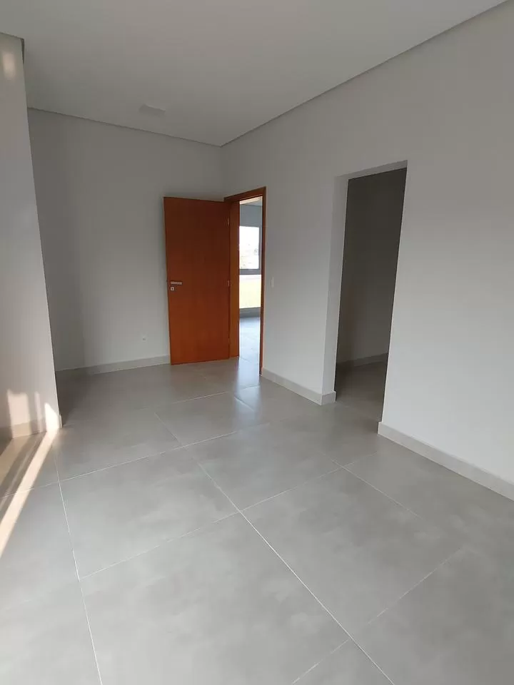 Sobrado à Venda com 3 suítes sendo 2 com closet e piscina, 226m² em Votorantim/SP no Condomínio Belvedere