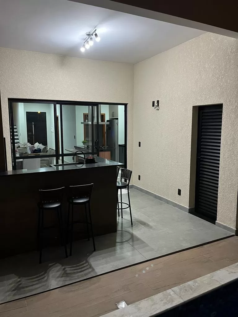 Sobrado Mobiliado à Venda com 3 quartos sendo 1 suíte, 164m² em Sorocaba/SP no Condomínio Horto Florestal Villagio