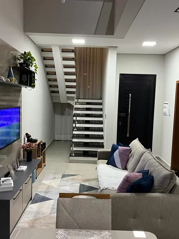 Sobrado Mobiliado à Venda com 3 quartos sendo 1 suíte, 164m² em Sorocaba/SP no Condomínio Horto Florestal Villagio