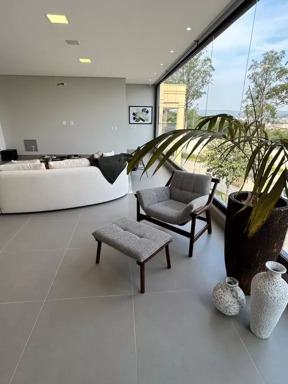 Casa Térrea à Venda e Locação com 3 suítes, escritório, academia, sala de jogos e piscina em Votorantim/SP no Condomínio Alphaville Nova Esplanada