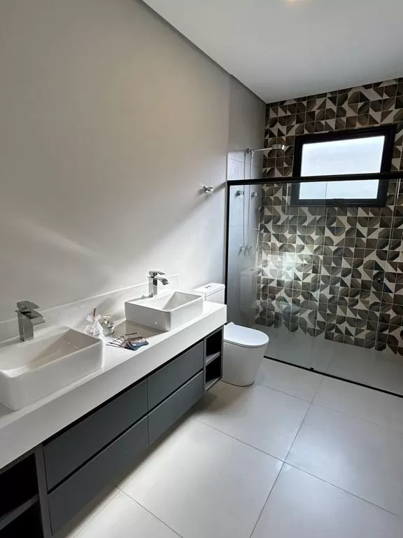 Casa Térrea à Venda e Locação com 3 suítes, escritório, academia, sala de jogos e piscina em Votorantim/SP no Condomínio Alphaville Nova Esplanada