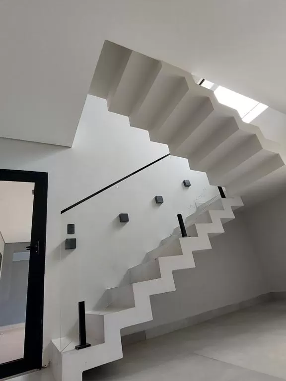 Sobrado Moderno à Venda com 3 suítes, escritório e piscina, 203m² em Votorantim/SP no Condomínio Cyrela Landscape 