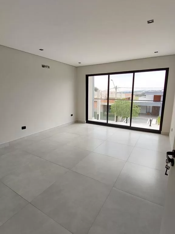 Sobrado Moderno à Venda com 3 suítes, escritório e piscina, 203m² em Votorantim/SP no Condomínio Cyrela Landscape 
