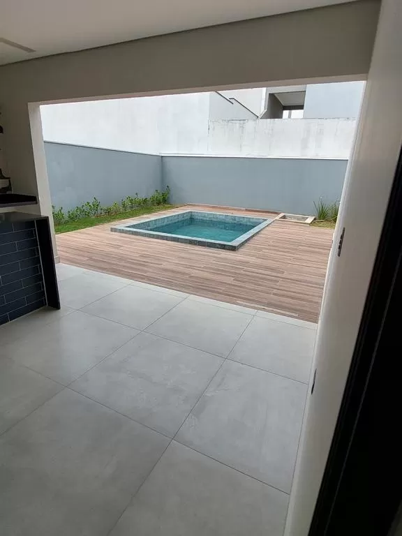 Sobrado Moderno à Venda com 3 suítes, escritório e piscina, 203m² em Votorantim/SP no Condomínio Cyrela Landscape 