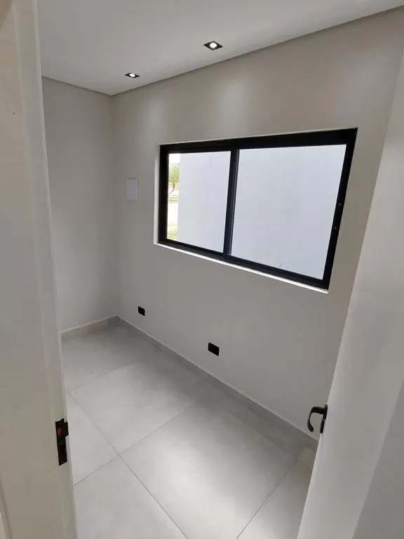 Sobrado Moderno à Venda com 3 suítes, escritório e piscina, 203m² em Votorantim/SP no Condomínio Cyrela Landscape 