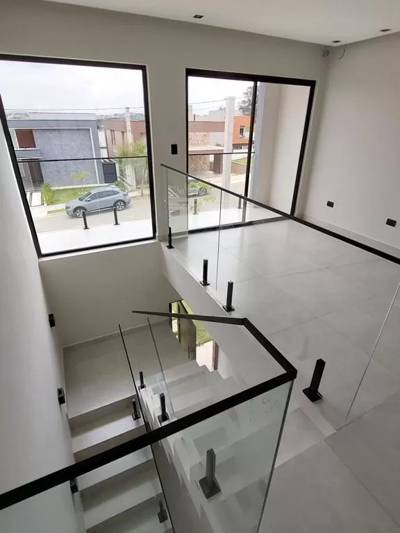 Sobrado Moderno à Venda com 3 suítes, escritório e piscina, 203m² em Votorantim/SP no Condomínio Cyrela Landscape 