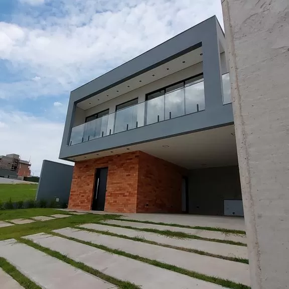 Sobrado Moderno à Venda com 3 suítes, escritório e piscina, 203m² em Votorantim/SP no Condomínio Cyrela Landscape 