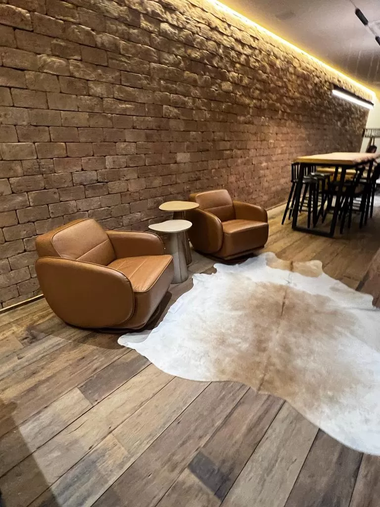 Casa à Venda com 3 suítes, escritório, sala de cinema, piscina e adega, 470m² em Votorantim/SP no Condomínio Alphaville Nova Esplanada