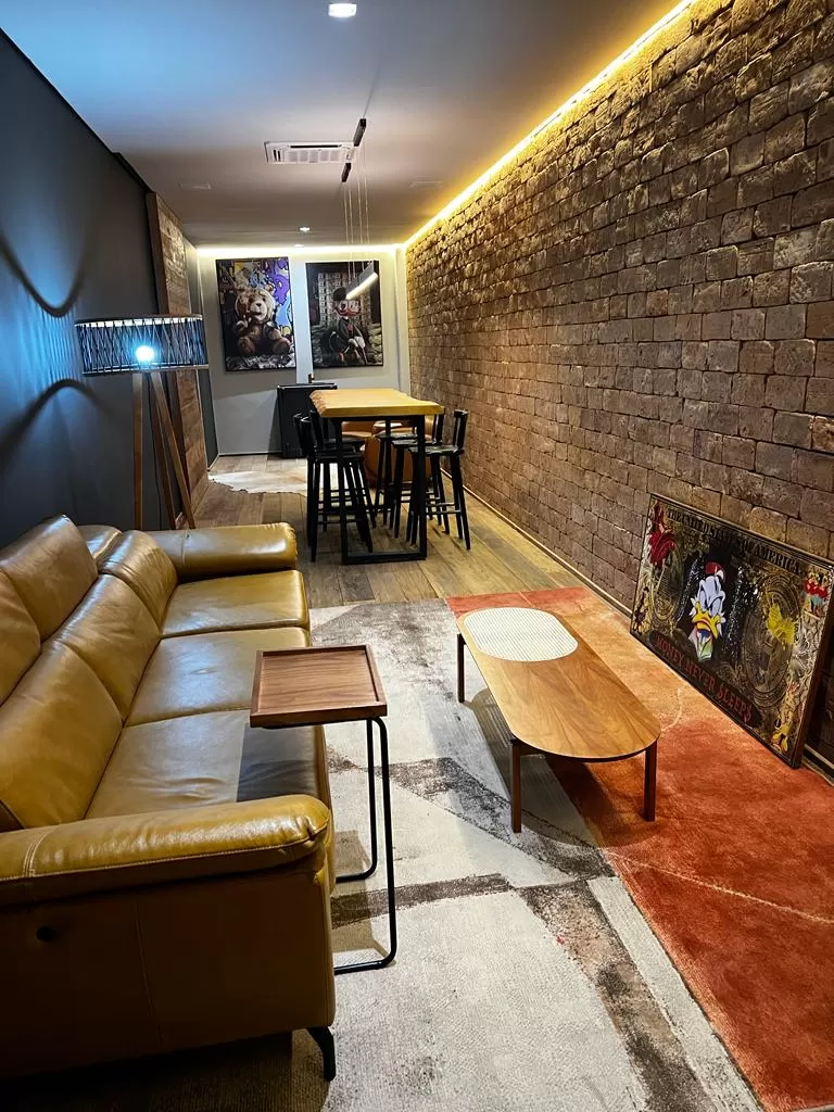 Casa à Venda com 3 suítes, escritório, sala de cinema, piscina e adega, 470m² em Votorantim/SP no Condomínio Alphaville Nova Esplanada