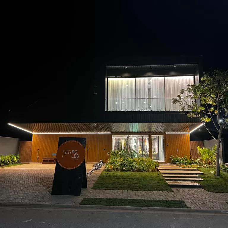 Casa à Venda com 3 suítes, escritório, sala de cinema, piscina e adega, 470m² em Votorantim/SP no Condomínio Alphaville Nova Esplanada
