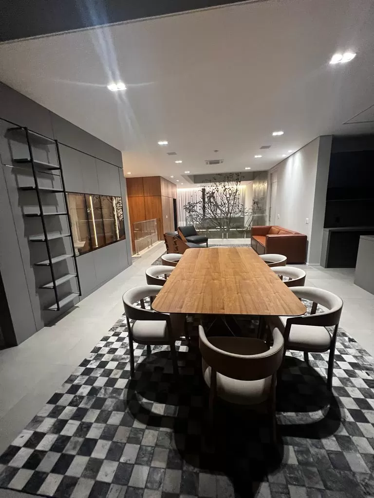 Casa à Venda com 3 suítes, escritório, sala de cinema, piscina e adega, 470m² em Votorantim/SP no Condomínio Alphaville Nova Esplanada