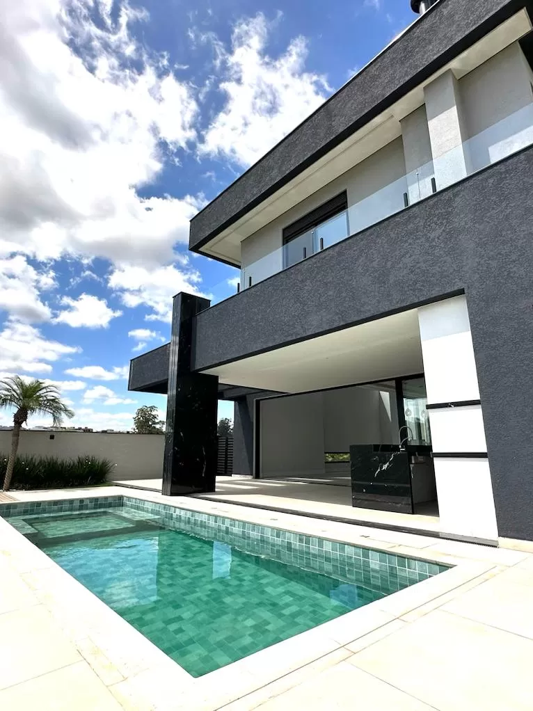 Casa à Venda com 4 suítes e escritório, 357m² em Votorantim/SP no Condomínio Alphaville Nova Esplanada