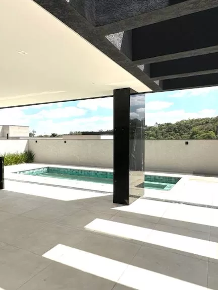 Casa à Venda com 4 suítes e escritório, 357m² em Votorantim/SP no Condomínio Alphaville Nova Esplanada