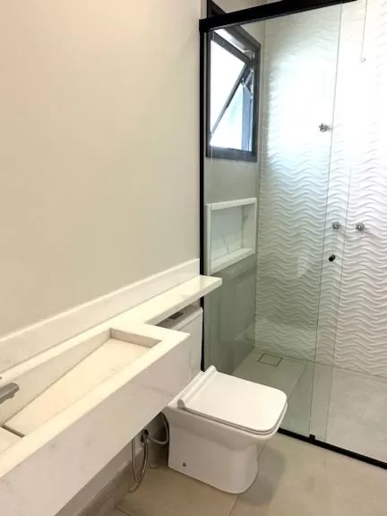 Casa à Venda com 4 suítes e escritório, 357m² em Votorantim/SP no Condomínio Alphaville Nova Esplanada
