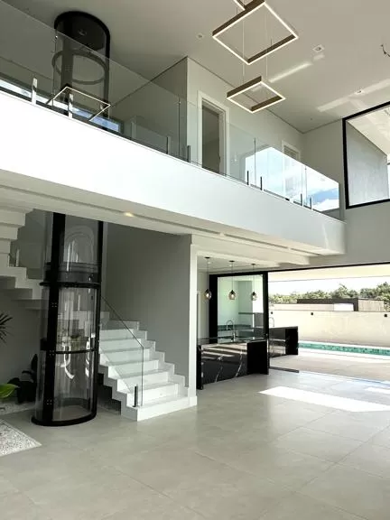 Casa à Venda com 4 suítes e escritório, 357m² em Votorantim/SP no Condomínio Alphaville Nova Esplanada