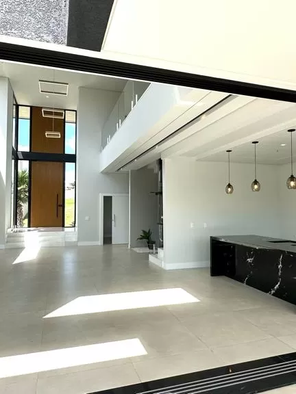 Casa à Venda com 4 suítes e escritório, 357m² em Votorantim/SP no Condomínio Alphaville Nova Esplanada
