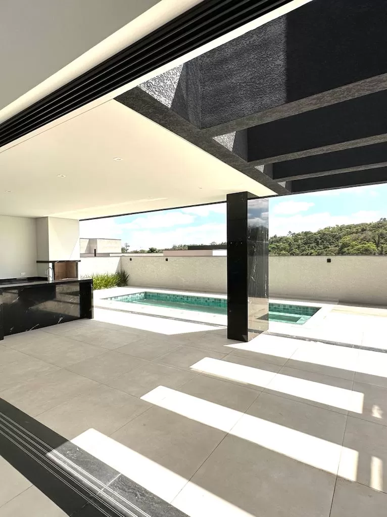 Casa à Venda com 4 suítes e escritório, 357m² em Votorantim/SP no Condomínio Alphaville Nova Esplanada