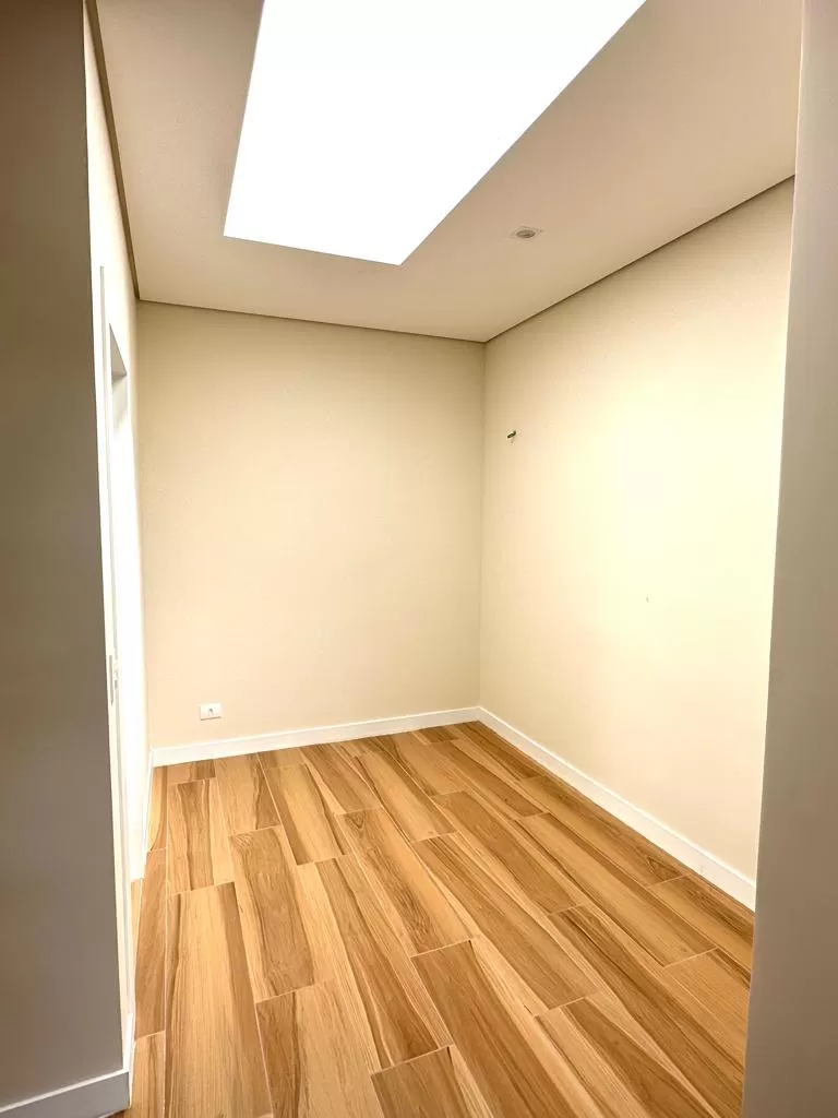 Casa à Venda com 4 suítes e escritório, 357m² em Votorantim/SP no Condomínio Alphaville Nova Esplanada