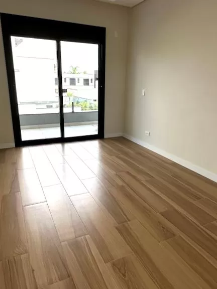 Casa à Venda com 4 suítes e escritório, 357m² em Votorantim/SP no Condomínio Alphaville Nova Esplanada