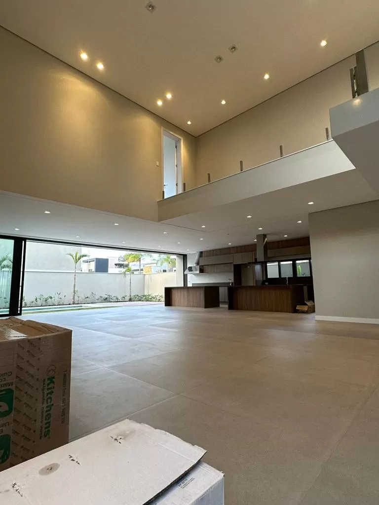 Sobrado à Venda com 4 suítes sendo 1 master e piscina, 421m² em Votorantim/SP no Condomínio Alphaville Nova Esplanada