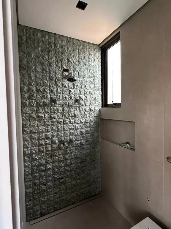 Sobrado à Venda com 4 suítes sendo 1 master e piscina, 421m² em Votorantim/SP no Condomínio Alphaville Nova Esplanada