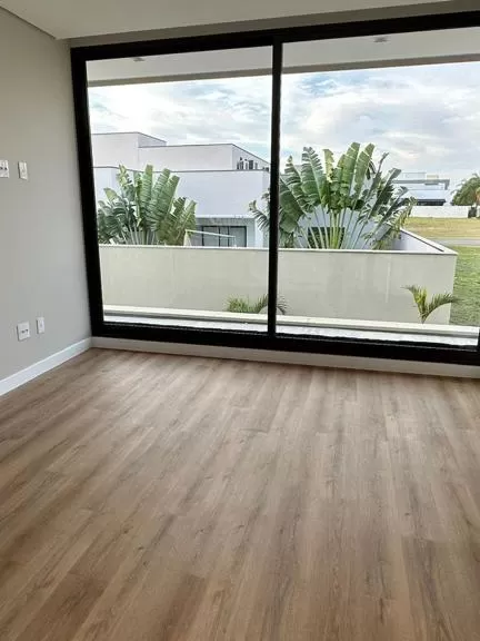 Sobrado à Venda com 4 suítes sendo 1 master e piscina, 421m² em Votorantim/SP no Condomínio Alphaville Nova Esplanada