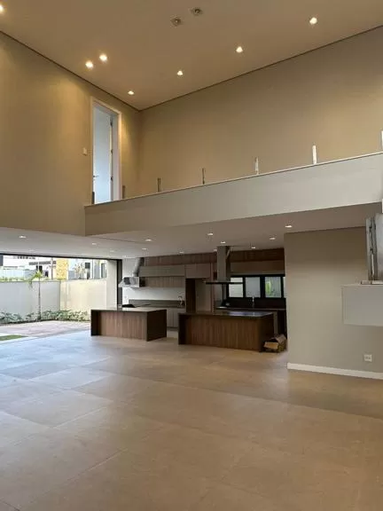 Sobrado à Venda com 4 suítes sendo 1 master e piscina, 421m² em Votorantim/SP no Condomínio Alphaville Nova Esplanada