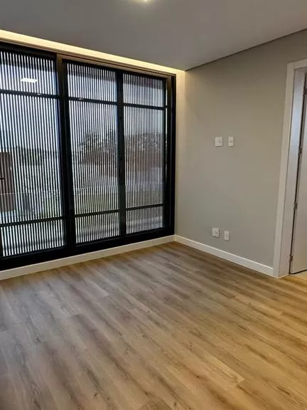 Sobrado à Venda com 4 suítes sendo 1 master e piscina, 421m² em Votorantim/SP no Condomínio Alphaville Nova Esplanada