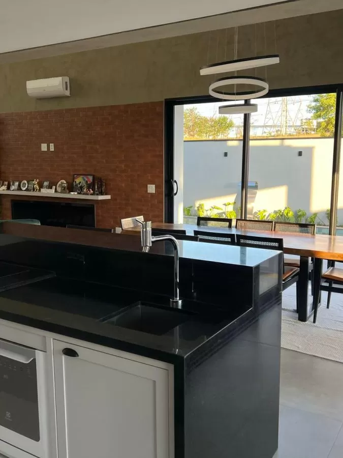 Casa à Venda com 3 suítes, escritório e piscina em Sorocaba/SP no Condomínio Campos do Conde
