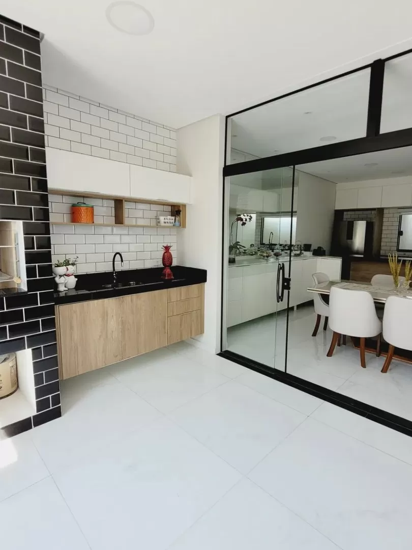 Casa à Venda na Modalidade de Porteira Fechada com 3 suítes e jacuzzi, 192m² em Sorocaba/SP no Condomínio Terras de São Francisco