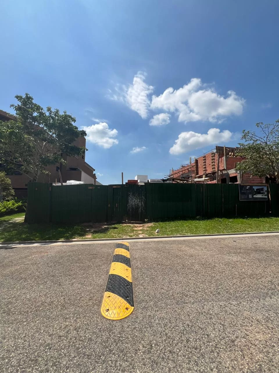 Terreno Plano à Venda com ótima topografia, 428m² no Condomínio Alphaville Nova Esplanada 1 em Votorantim/SP
