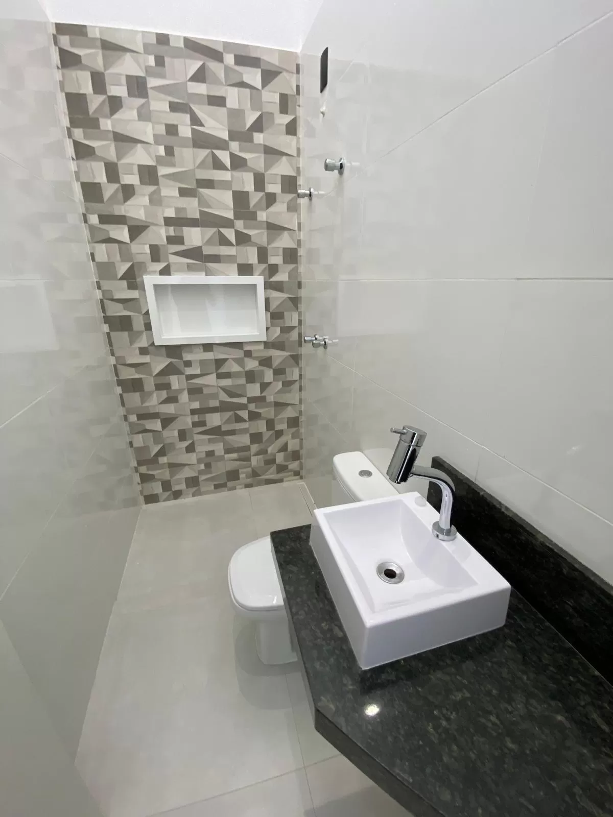 Casa à Venda com 3 quartos sendo 1 suíte e banheira de hidromassagem, 107m² em Sorocaba/SP no Condominio Villagio Ipanema