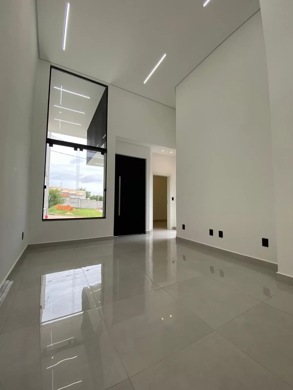 Casa à Venda com 3 quartos sendo 1 suíte e banheira de hidromassagem, 107m² em Sorocaba/SP no Condominio Villagio Ipanema