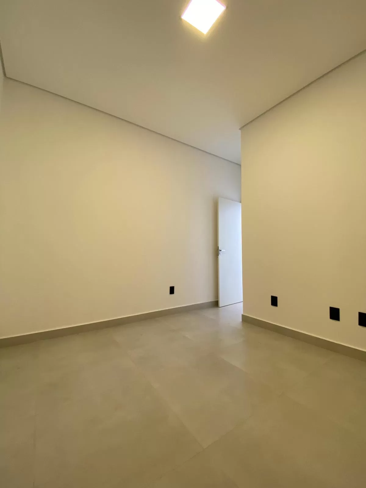 Casa à Venda com 3 quartos sendo 1 suíte e banheira de hidromassagem, 107m² em Sorocaba/SP no Condominio Villagio Ipanema