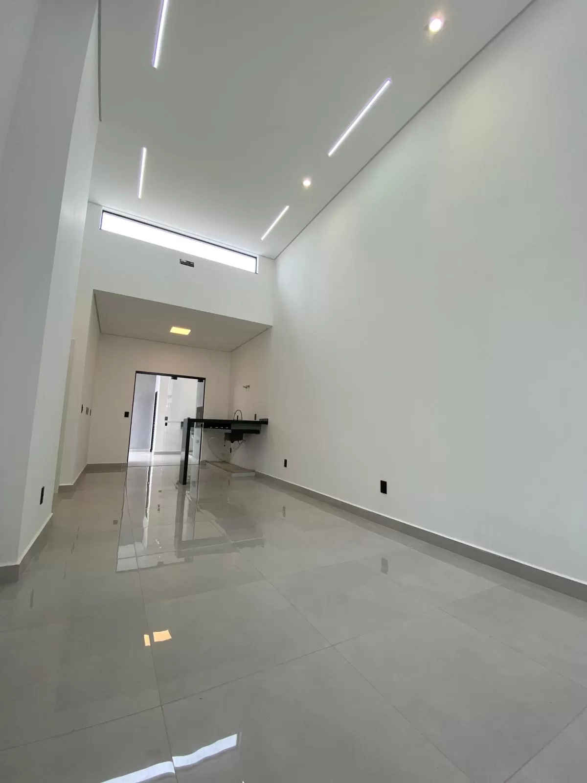 Casa à Venda com 3 quartos sendo 1 suíte e banheira de hidromassagem, 107m² em Sorocaba/SP no Condominio Villagio Ipanema